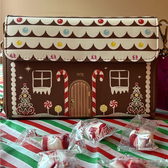 🍭🍬🍭 BETSEY JOHNSON GINGERBREAD WALLET ON A CHAIN CROSSBODY BAG 🍭🍬🍭 NWT 🍭 - Picture 9 of 16